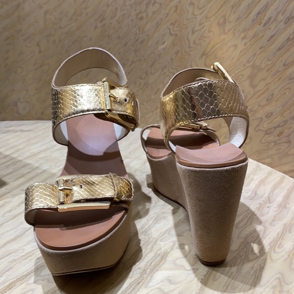 Almost New, Michael Kors gold platform sandals. - Picture 3 of 7